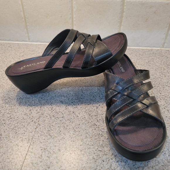 Sandals - Picture 2 of 5